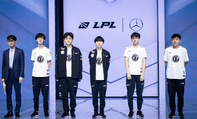 中脱颖而出 中脱颖而出