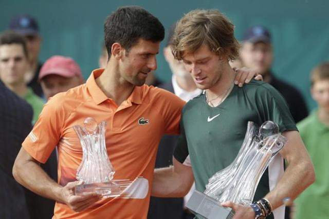 社交媒体上 社交媒体上