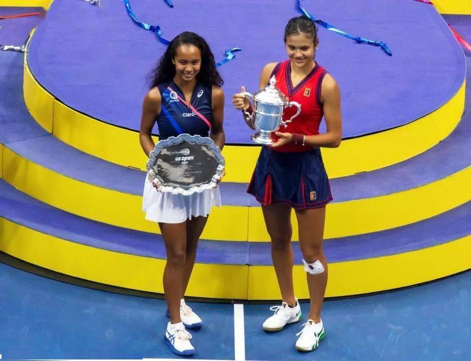 对年轻球员 对年轻球员